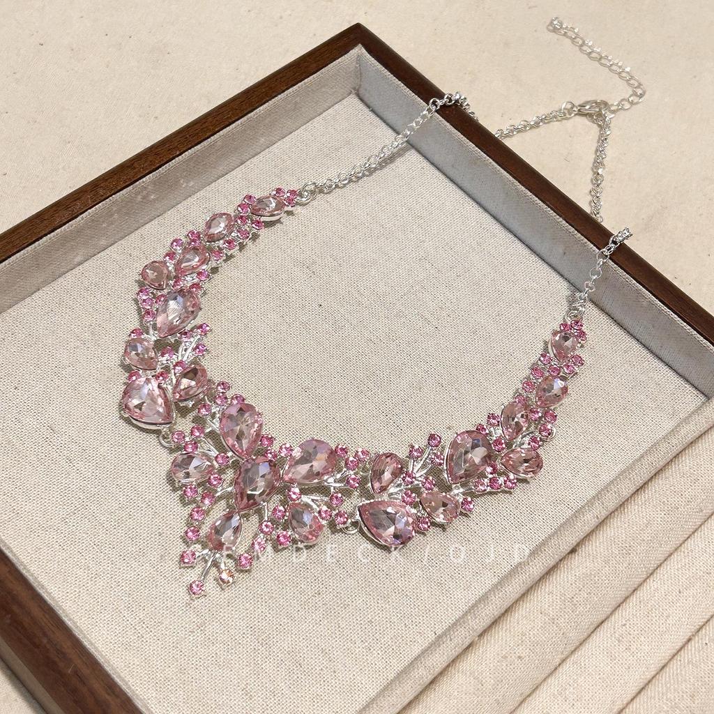 Teardrop Flower Pendant Necklace: Diamond-Studded, Retro-Style, Luxury Clavicle Chain for Women