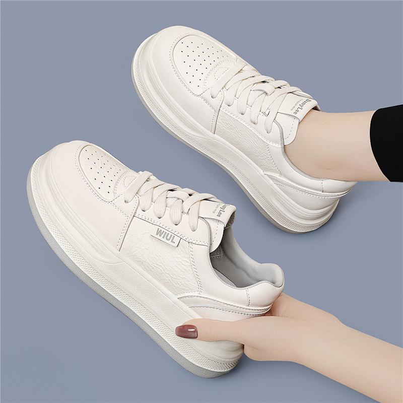 

Spring girl temperament milk huhu little white shoes versatile casual new leather heightening velvet sports shoes 40