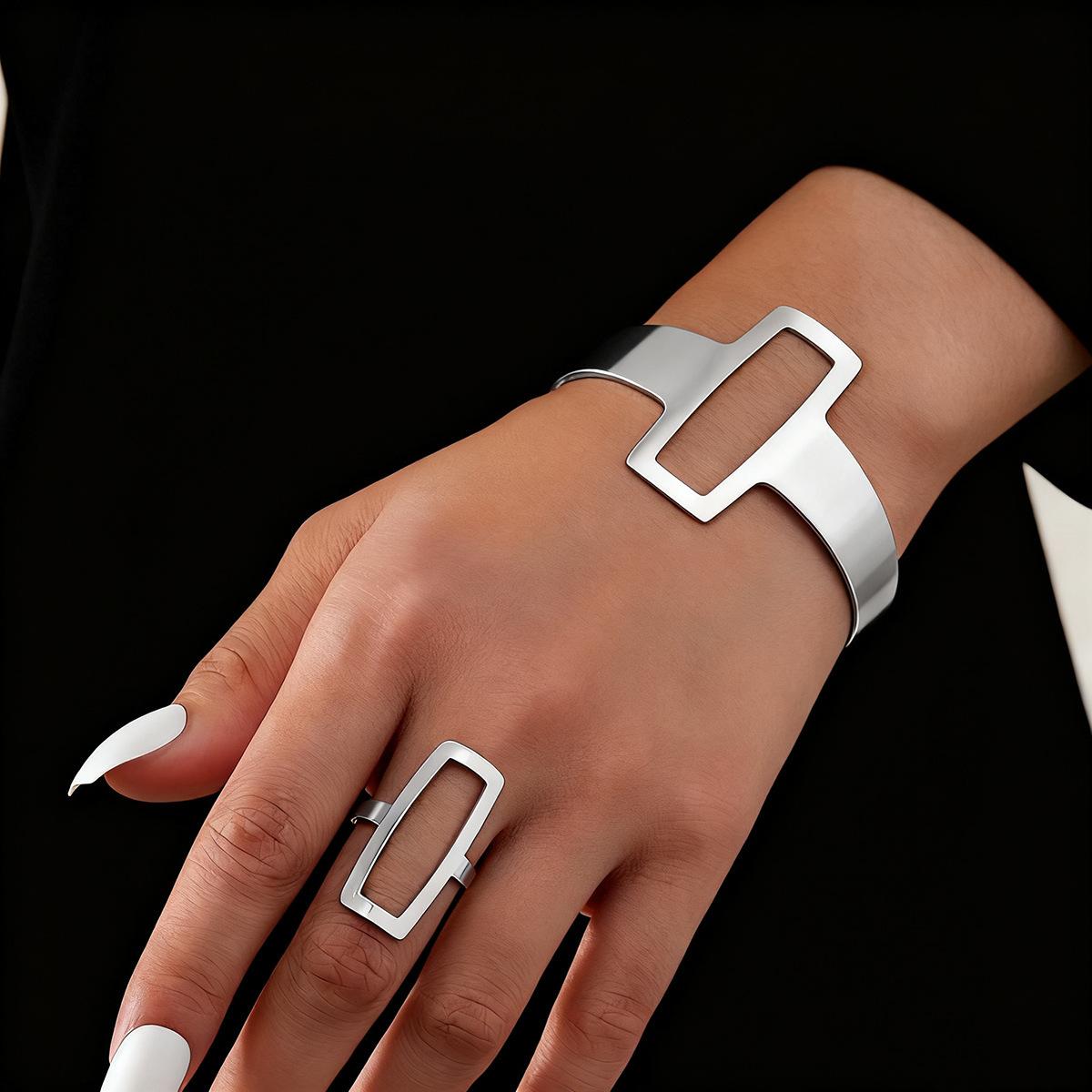 

Butterfly bracelet ring set retro opening elegant temperament popular women s daily commuting versatile jewelry