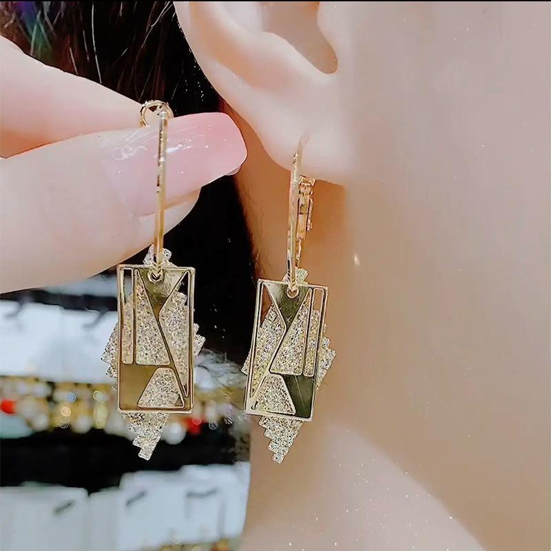 Geometric Block Earrings Have A Simple and Versatile Temperament, with A Sense of Luxury and Fashion. The Earrings Are Exquisite for Women