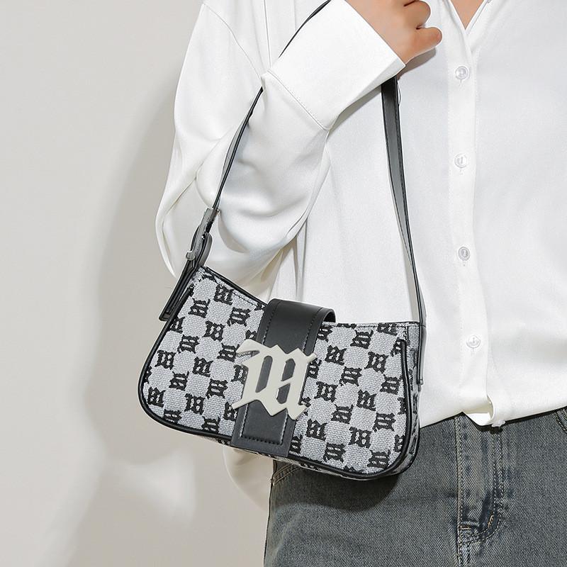 IELGY Underarm Bag High-End Baguette Bag Fashion Casual Portable Shoulder Bag Trendy