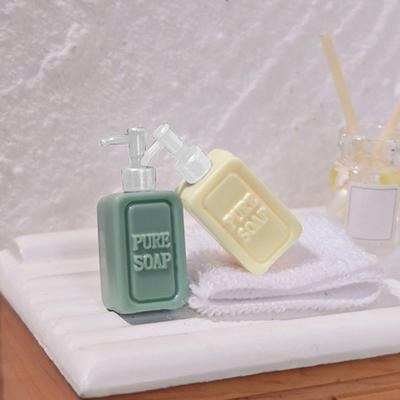 Yousheng 1:12 Ölçekli Mini Losyon Dispanseri Minyatür Bebek Evi Banyo Aksesuarları DIY Mikro Sahne Dekorasyonu için Reçine Küçük Sabun Şişesi