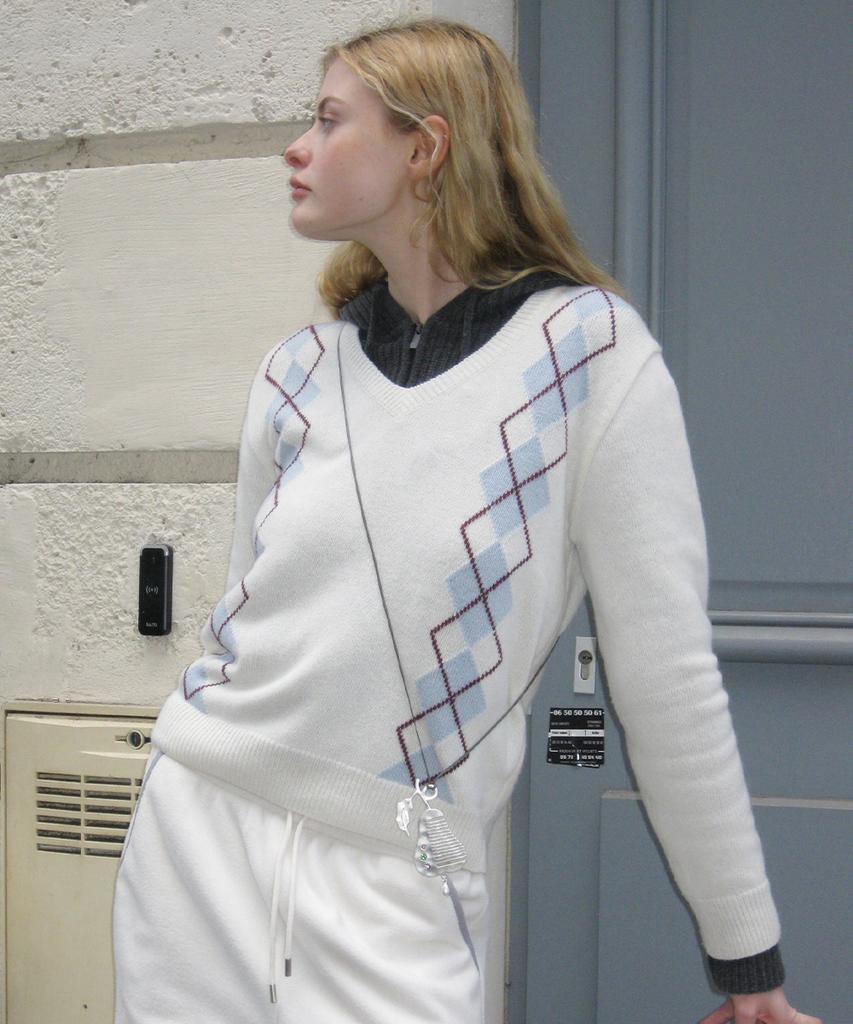 SINOON Sn Twin Argyle V-Neck Knit (Ivory)