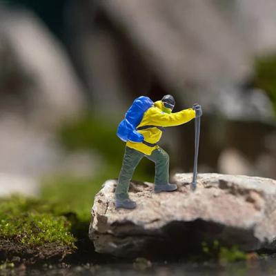 1/64 Climbing People Figures Miniature Model for Sand Table DIY Scene Layout