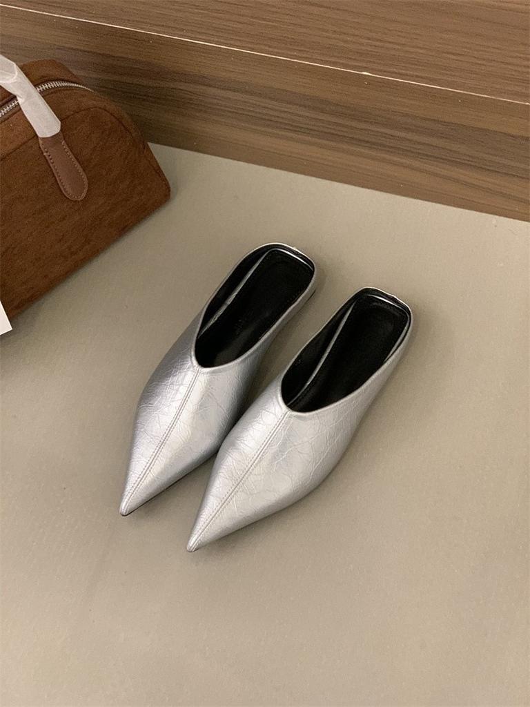 Pointed retro bag head slippers women's wear 2025 spring and summer silver lazy muller shoes low heel soft leather half drag thin