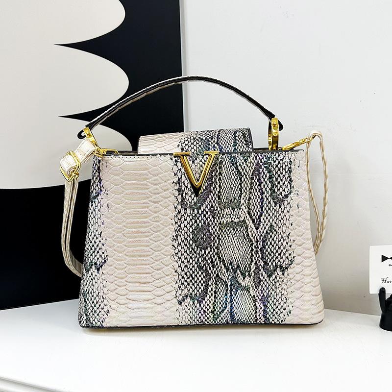 New high-end Capu snake pattern V lady bag portable shoulder women's bag