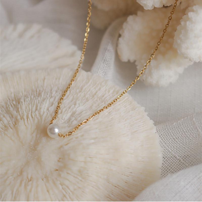 European & American Pearl Pendant Gold Necklace: Women's Simple Luck Beads Stainless Steel Clavicle Chain
