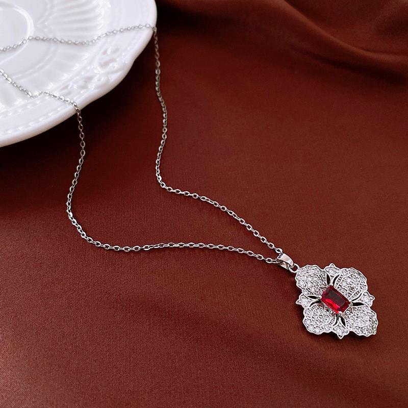 Náhrdelník s květinou z vsazených diamantů a retro náramek s náušnicemi - Evropský a americký styl Klíční kostní řetízek Špičkové šperky