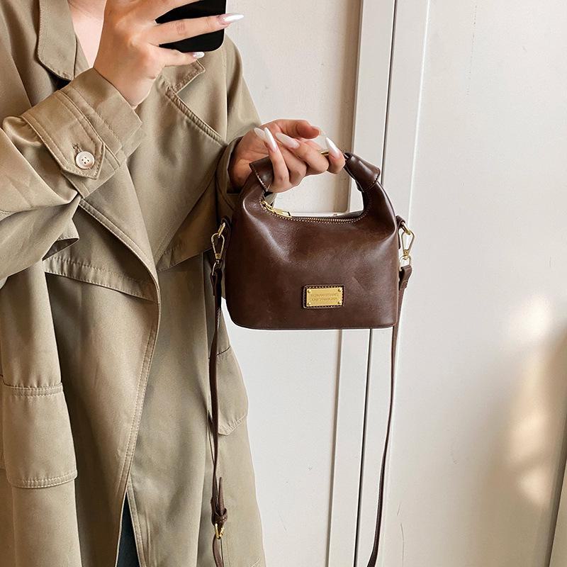 

Женская сумка-мешок в стиле ретро 2024 года на осень — универсальная сумка-мессенджер и сумка-мессенджер Niche 18.5*9.5*20.5 коричневый