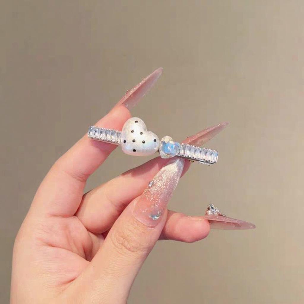 

Korean Exquisite Heart Hairpin – Sweet, Lovely Hair Accessory for Bangs