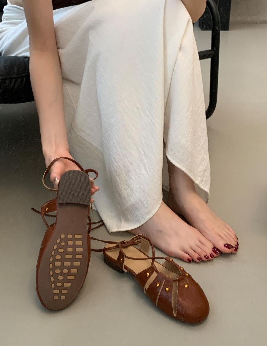

Leather version~ Fashion and elegant straps Baotou sandals women s summer new empty and versatile flat-bottomed square-headed Roman shoes 39 коричневый