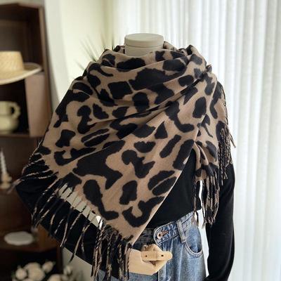 Winter-Schal aus Kunstkaschmir: Damen Leopardenmuster Wendeschal, Vielseitiger Warmer Quastenschal für Europäische und Amerikanische Mode.