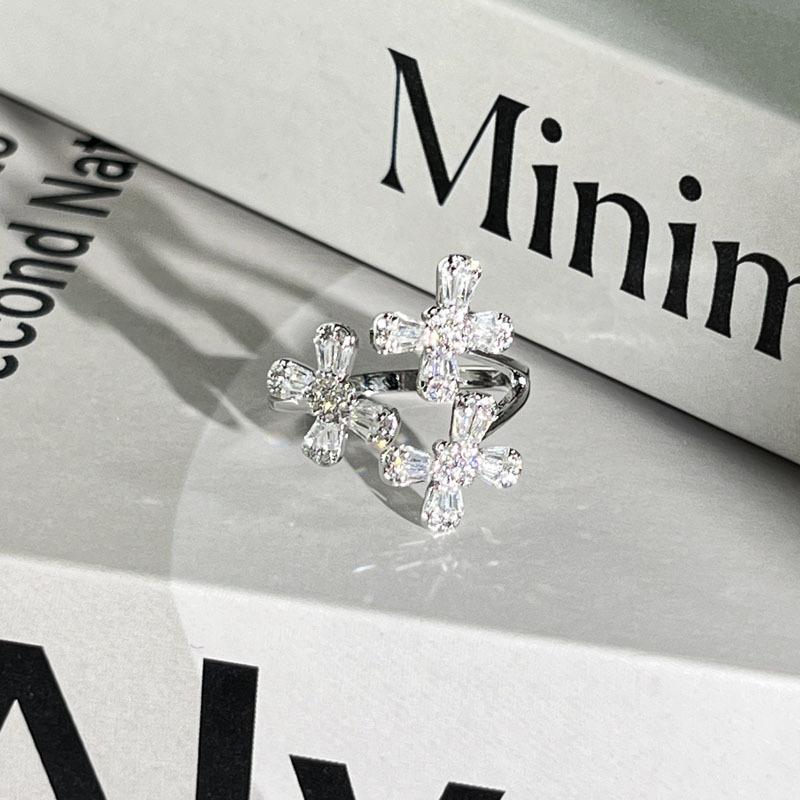 Light luxury Internet celebrity mix and match personalized flower bow fashion ring women full of diamonds flower language niche cold wind ring tide