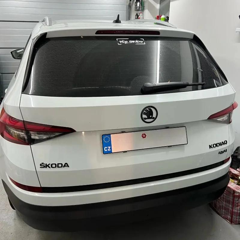 Naklejka Samochodowa 2025 Nowa 80/90/100mm Logo 3D Grill Maski Samochodu Odznaka Emblemat Bagażnika Tylnego Naklejka Dla Skoda Fabia Rapid Superb Oct