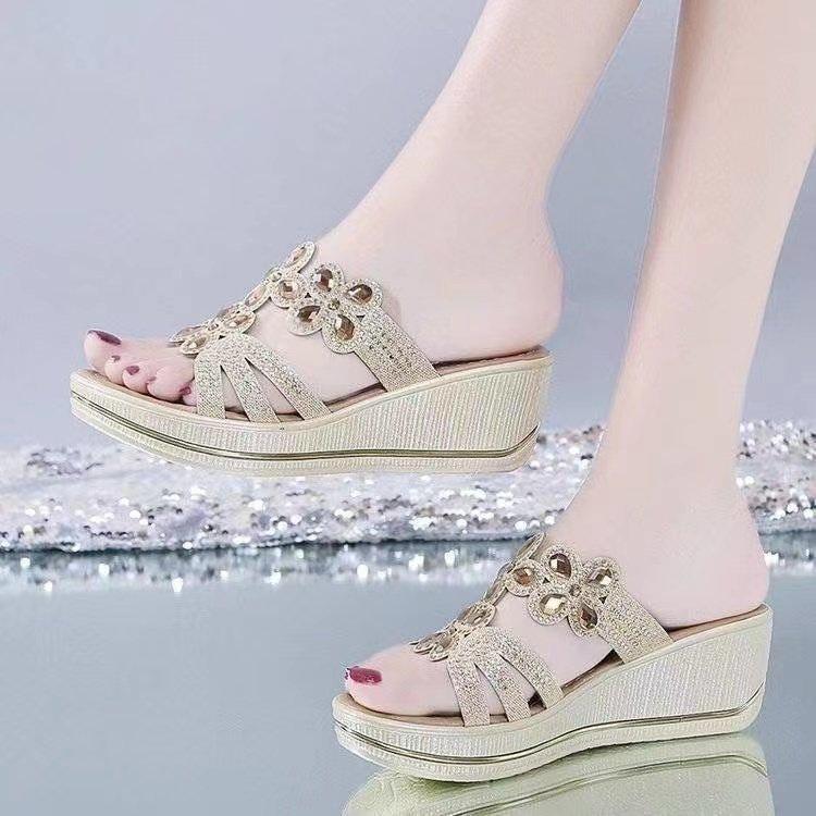 

Шлепанцы на высоком каблуке женские летние модные со стразами на толстой подошве на танкетке крутые шлепанцы женские для выхода в свет пляжные сандалии 40 золотой