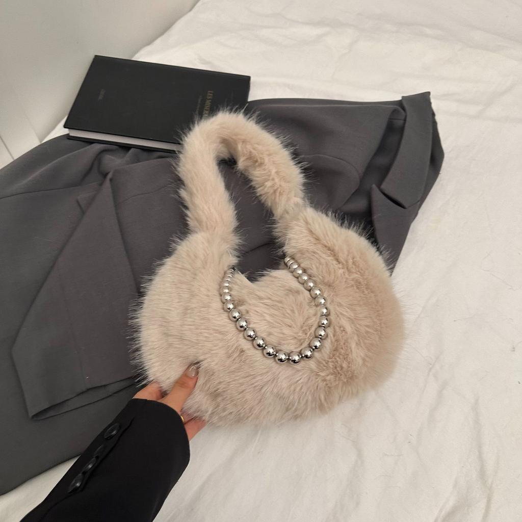 2025 Autumn New Beautiful Commuter Armpit Crescent Bag Casual French Fashion Simple Plush Handbag