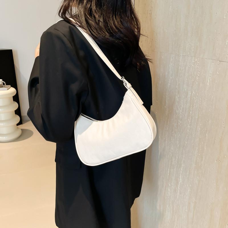 Elegant Black Pu Crescent Bag Fashionable Shoulder Bag For Trendy Casual Outings