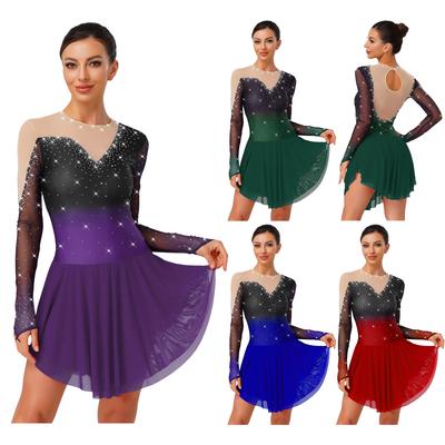 Glitzerndes Dameneiskunstlaufkleid Unregelmäßiges Netz-Patchwork-Design Eingearbeiteter Slip Farbverlauf Gymnastik Kostüm