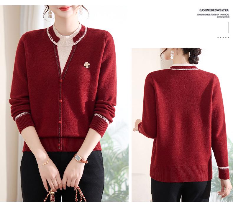 Women's Red Velvet-Lined Knitted Top: Warm, Stylish Casual Base Layer for Middle-Aged and Elderly