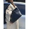 High-end Commuting Retro Bag Women's 2025 New Fashion Woven Pattern Shoulder Bag Large Capacity Hand-to-hand Tote Bag