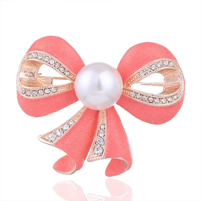 Korean Style Pearl Brooch: Versatile Floral Diamond Pin for Women's Coats