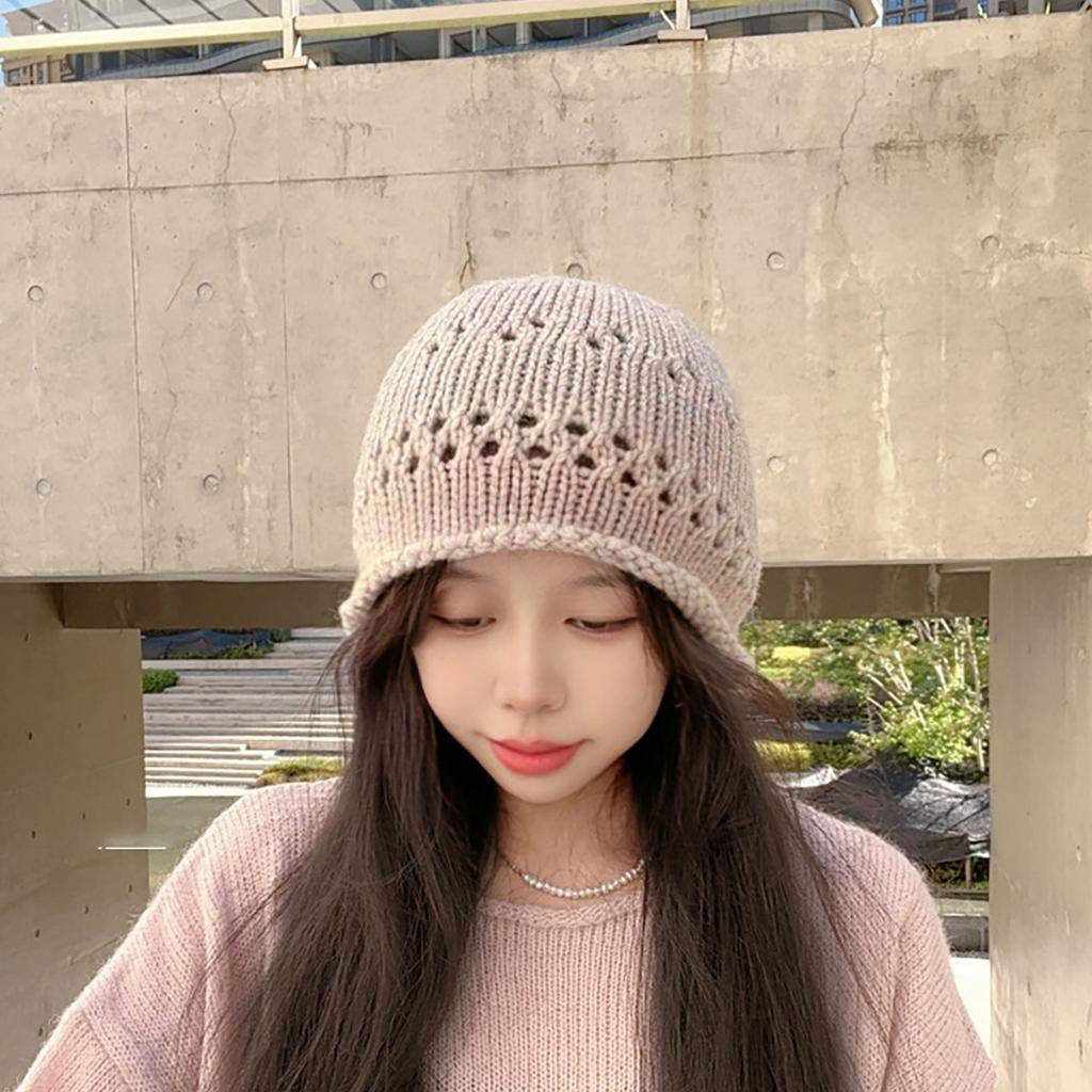 The New Woolen Pullover Hat Is Feminine  Warm and Ear Protecting. The Woolen Knitted Hat Makes The Face Look Smaller and Is A Retro Cold Hat