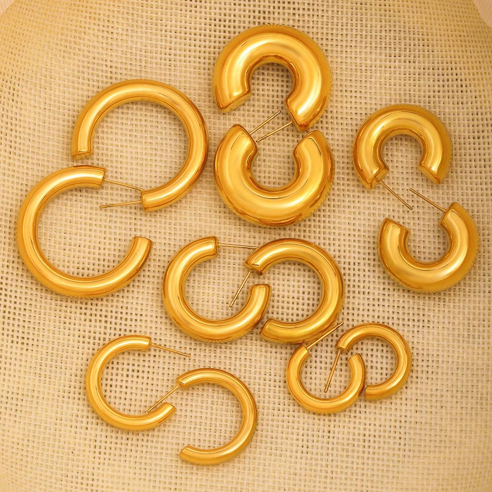Qiong Yao Cross-border High-end Gold-plated Stainless Steel C-shaped Earrings - European & American Fashion Set with PVD Gold Color Retention.