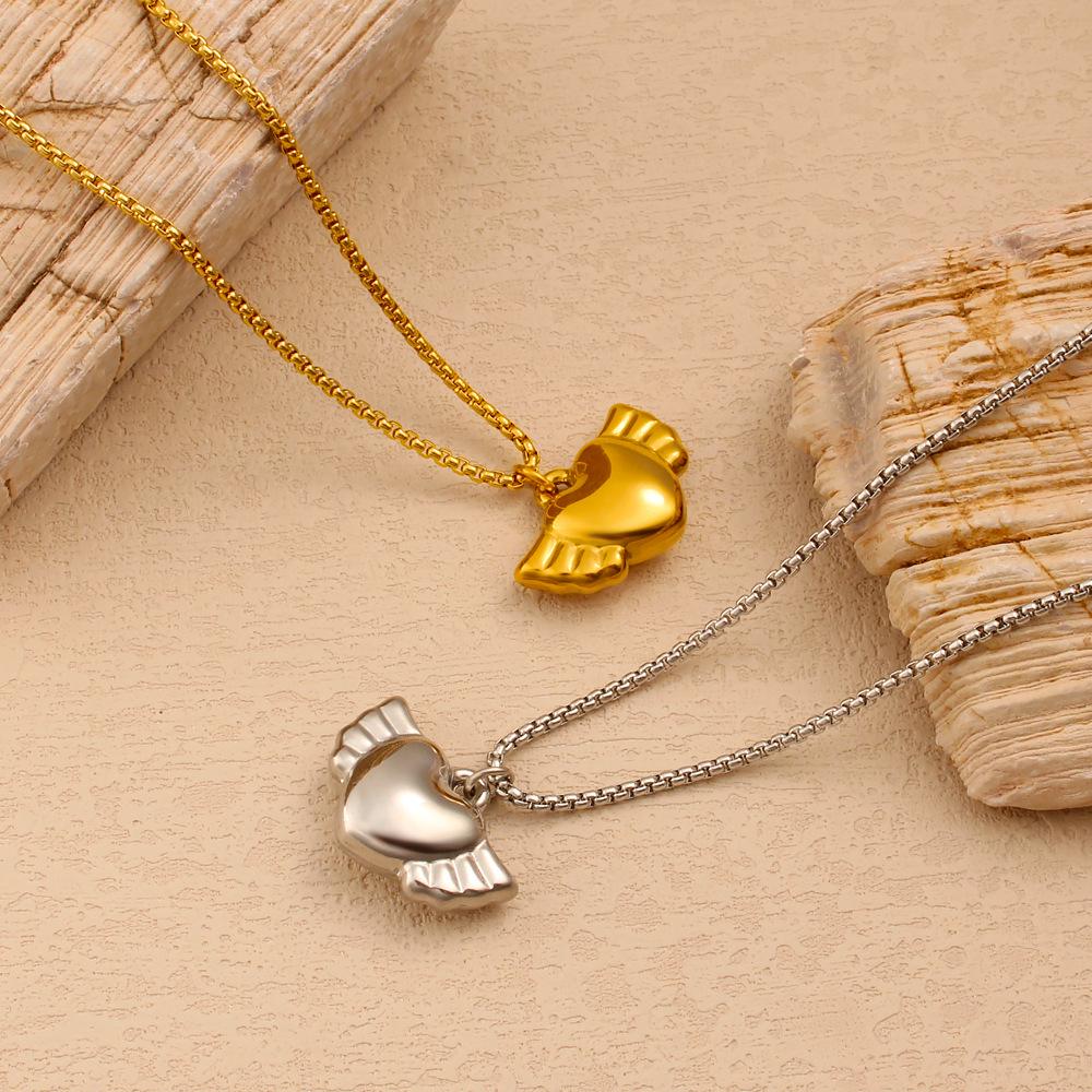 Korean Wing Heart Pendant Necklace, 18K Gold Stainless Steel Clavicle Chain, Trendy Internet Celebrity Style Jewelry