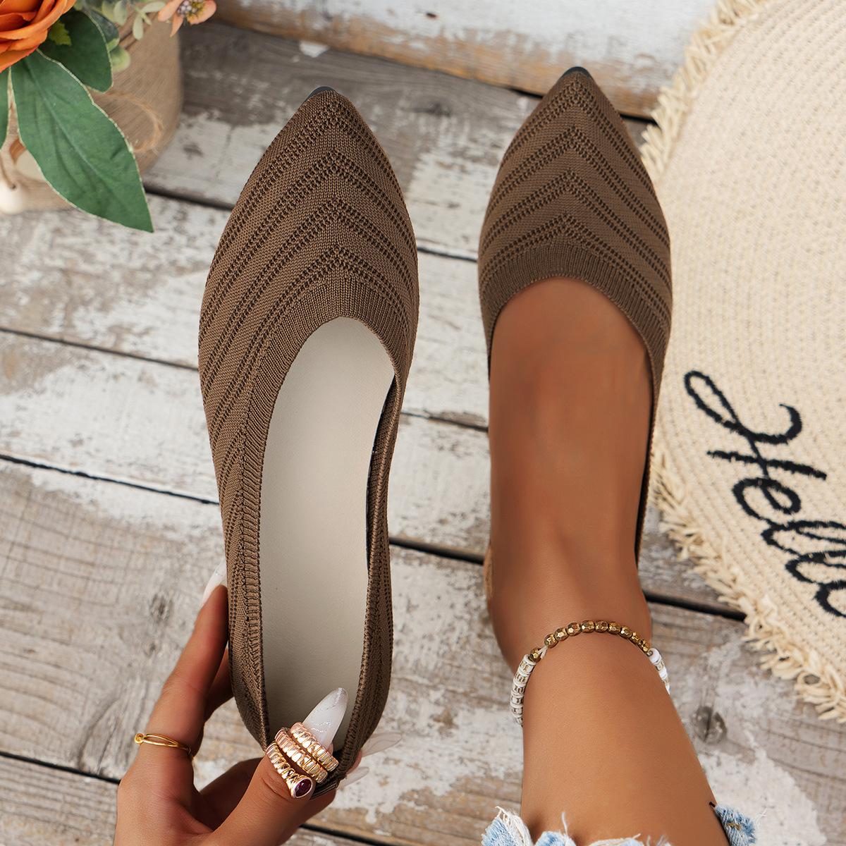 

Новые весенне-летние однотонные остроносые туфли на плоской подошве, удобные женские туфли, мягкие повседневные дышащие женские вязаные туфли большого размера 40 коричневый