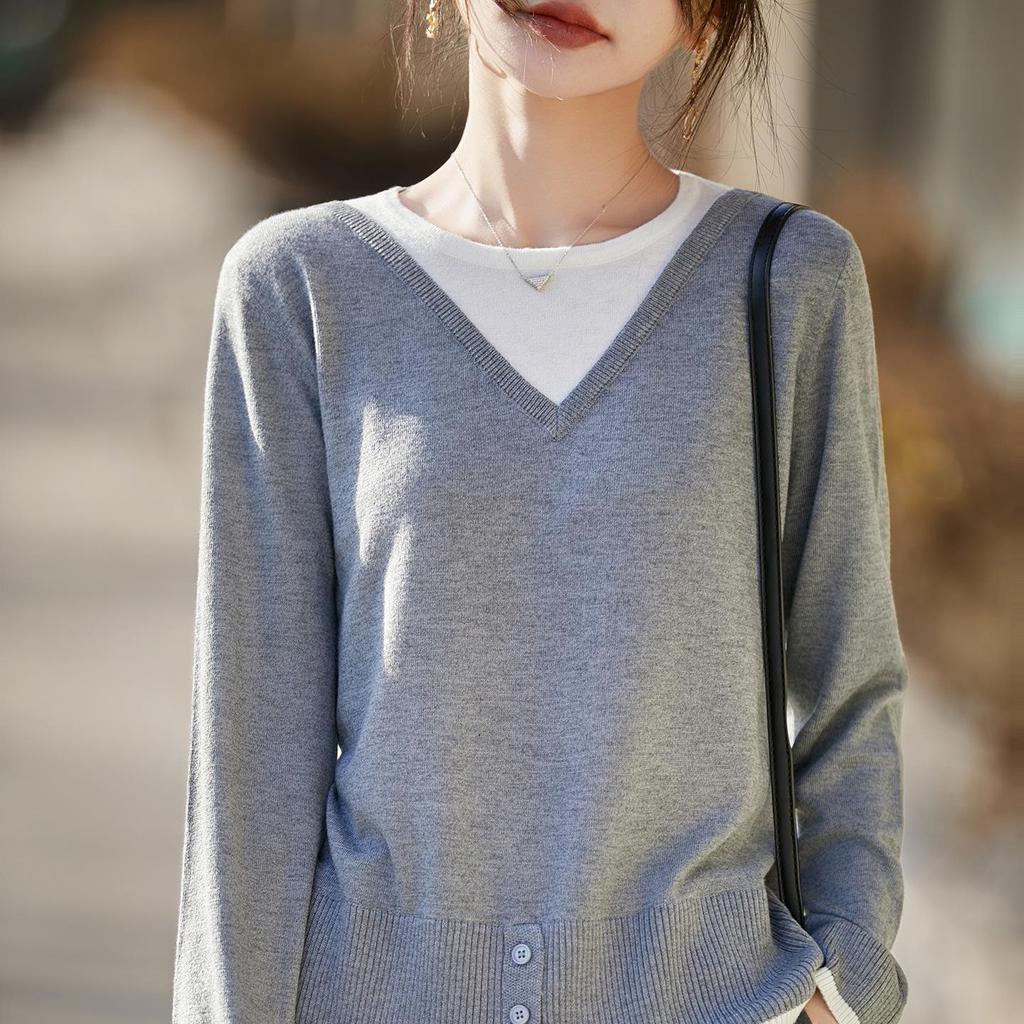Color-Block V-Neck Knit Top for Women - Stylish Two-Piece Design for Spring and Autumn