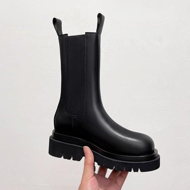 Fur integrated snow boots women's winter velvet thickened soft leather warm medium tube Martin boots thick sole inner height increase short boots