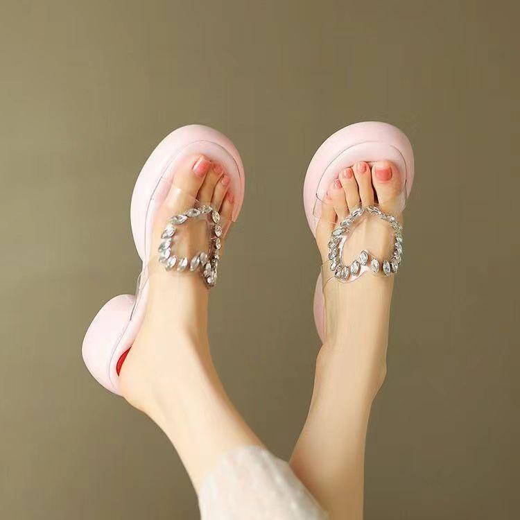 

Summer new thick-bottomed medium-heeled slippers wear Korean version of rhinestones peach heart transparent PVC sequins thick high-heeled one-word 40 розовый