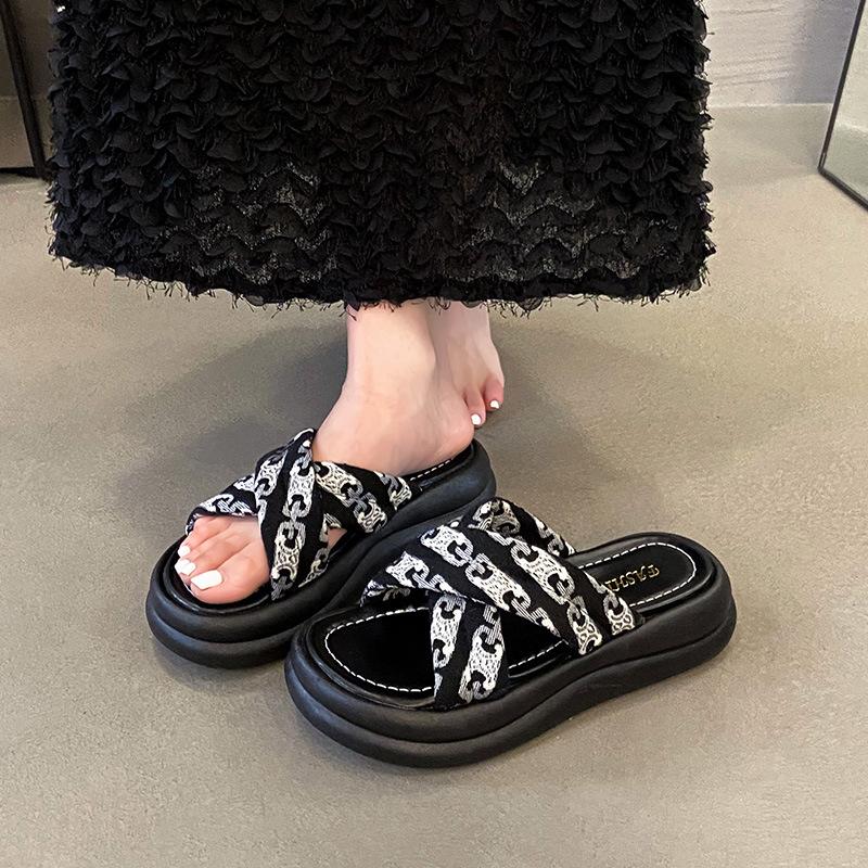 

Платформенные шлепанцы женские летние новые изысканные французские красивые высококлассные тайские приморские пляжные сандалии 40 чёрный