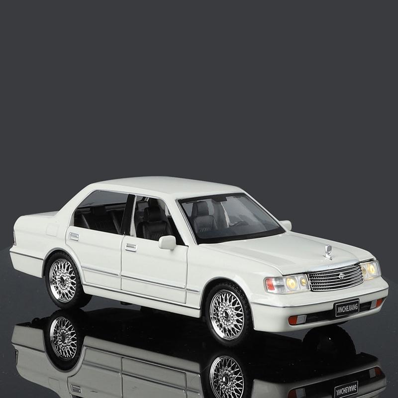 1/32 Toyota Crown Alloy Model Car Toy Diecasts Metal Casting Sound and Light Car Toys For Children Vehicle