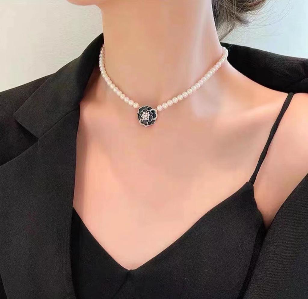 Summer Does Not Fade Pearl Jewelry Necklace Women's High-end Sense Collarbone Chain Niche Design Versatile Pendant