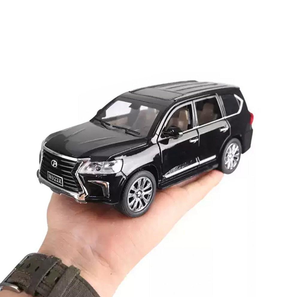 MyCar 1:24 Scale Lexus LX570 Die-Cast Metal SUV Model Car for Display & Decoration, White, 1pc