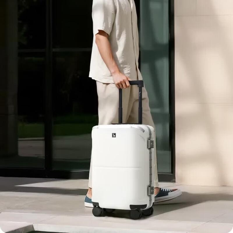 OIWAS Coastline Series 20-inch Aluminum Frame Suitcase
