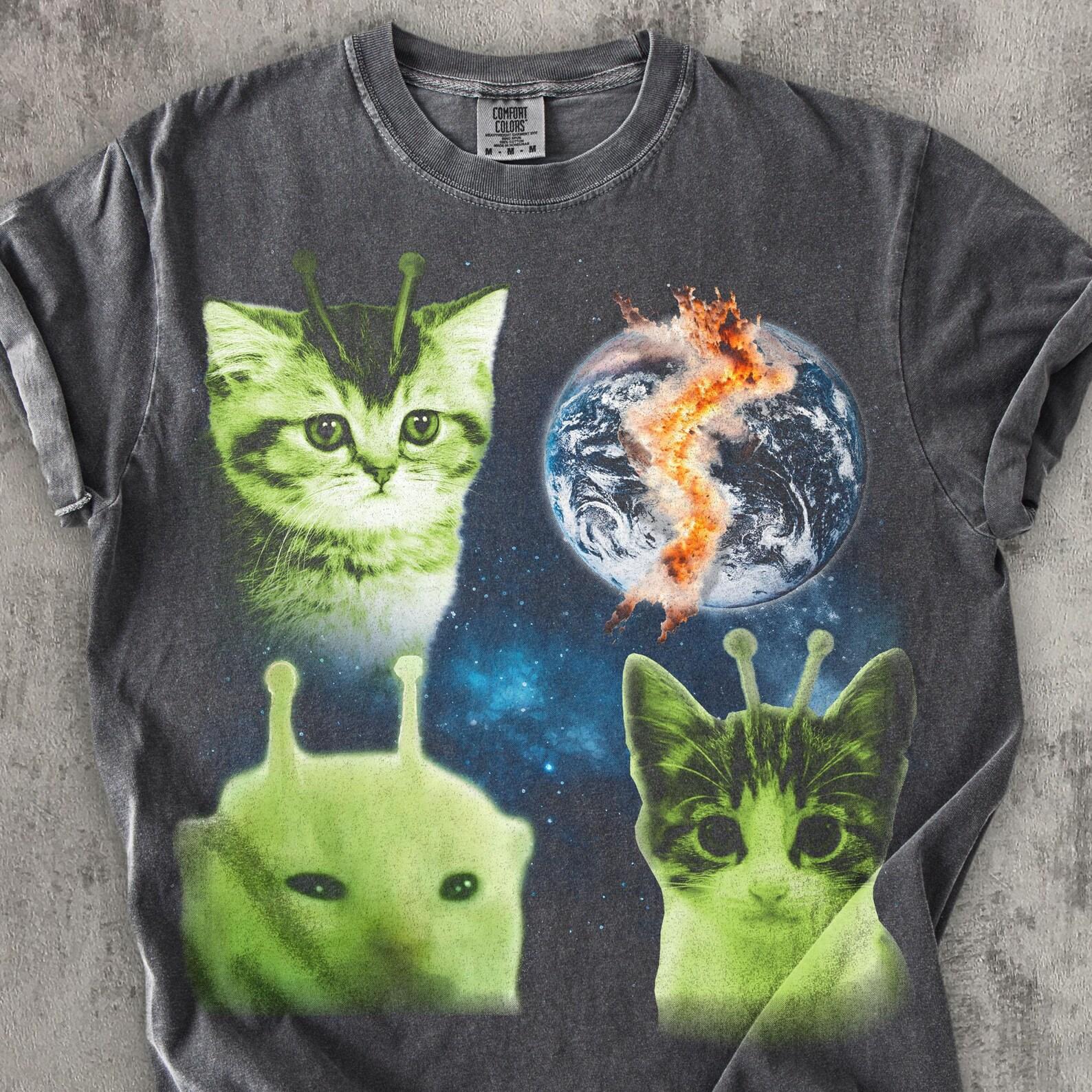 Funny Alien CaT shirt, Alien Kitty Graphic Tee, Weird Cat Lover Gift, Space Cat Meme Shirt, Retro Alien Cat Tee, Comfort Colors Graphic Tee 2XL