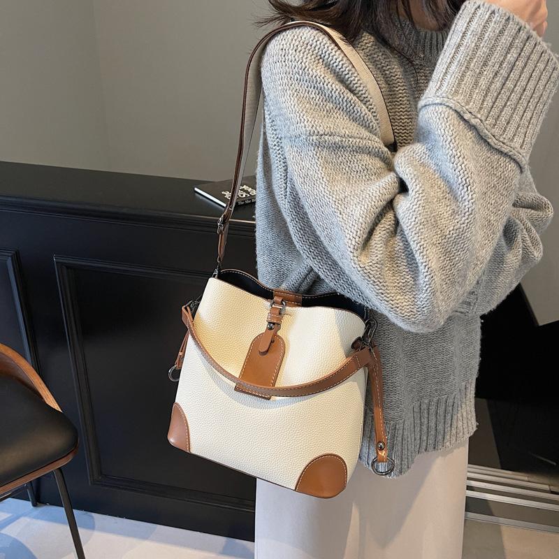 Bags Women's Bucket Bags Versatile Large Capacity 2025 Autumn and Winter New Trendy Commuter Shoulder Messenger Bag