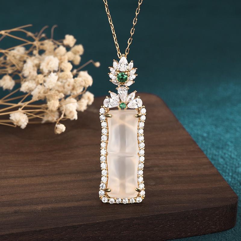 

Ожерелье с подвеской в национальном стиле из листьев бамбука и халцедона с талисманом