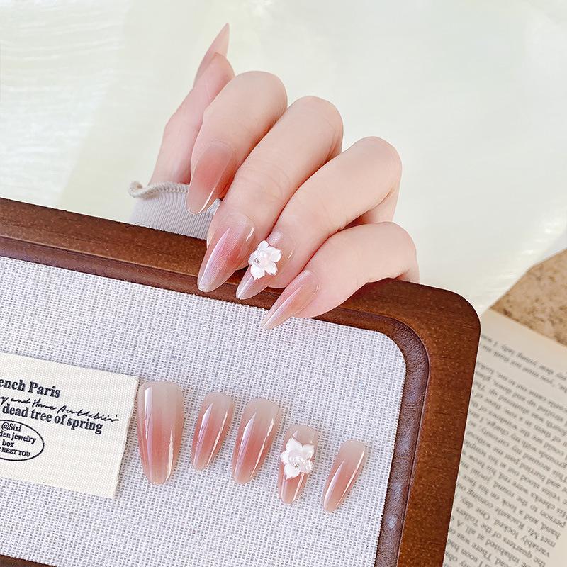 2026 Stylish Medium-Length Wearable Flower Nail Tips - High Quality, Handmade Detachable Nail Art for Students