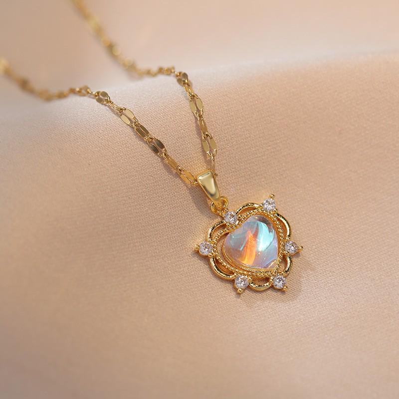 Women's Fashion Heart Pendant Necklace - Elegant, Simple Design, Versatile Clavicle Chain Jewelry