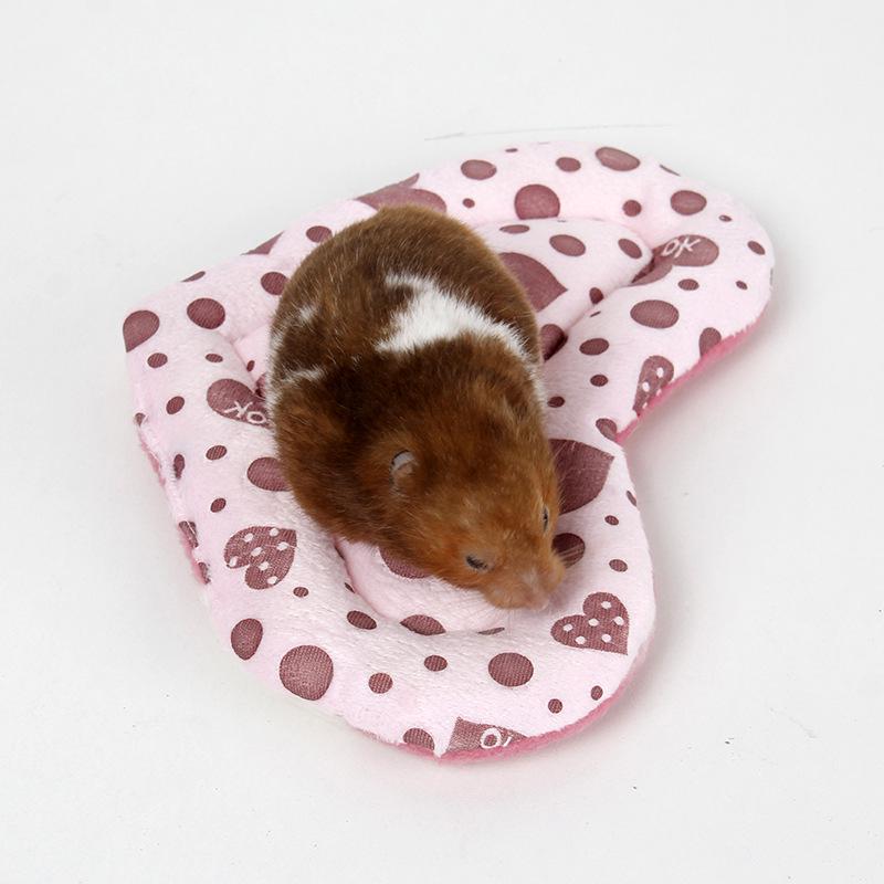 Curated visual reference: Heart Shape Pet Hamster Mats Soft Plush Guinea Pig Cage Photo Inspiration
