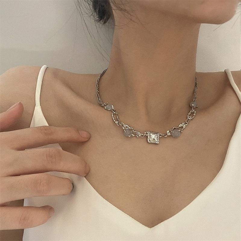 Elegante weiße Zirkon-Halskette für Damen - Leichter Luxus Sommer Schlüsselbein-Ketten-Accessoires