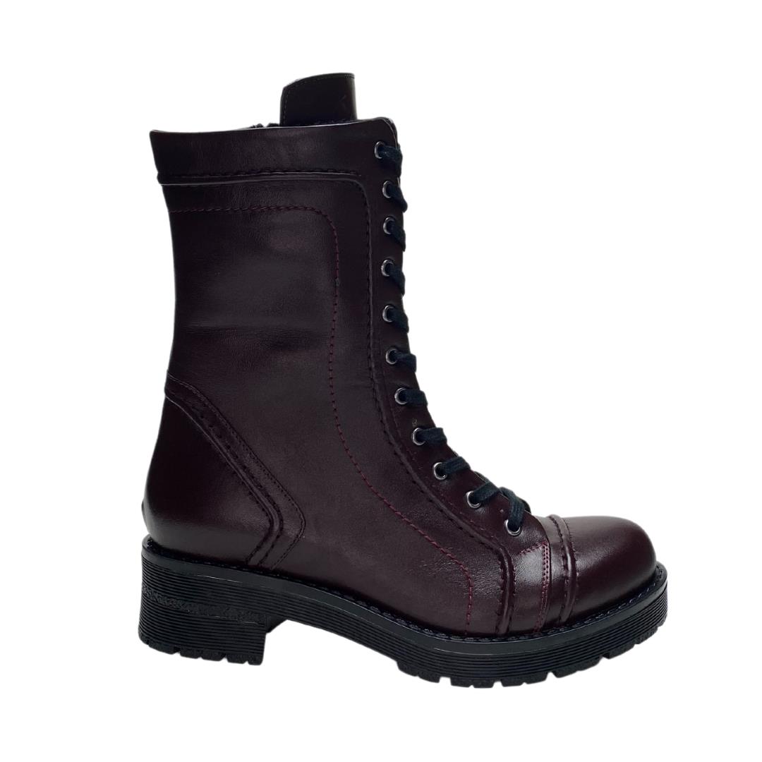 

Женские зимние сапоги из натуральной кожи на низком каблуке