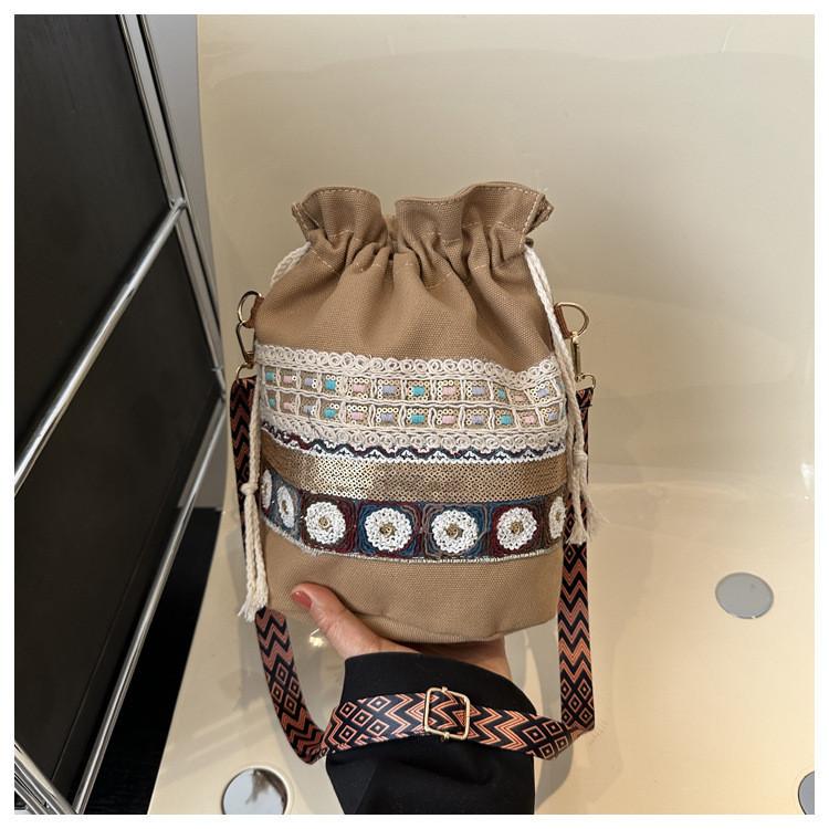 Women's 2024 New Vintage Casual Ethnic Style Bucket Bag Street Fashion Contrast Color Shoulder Bag