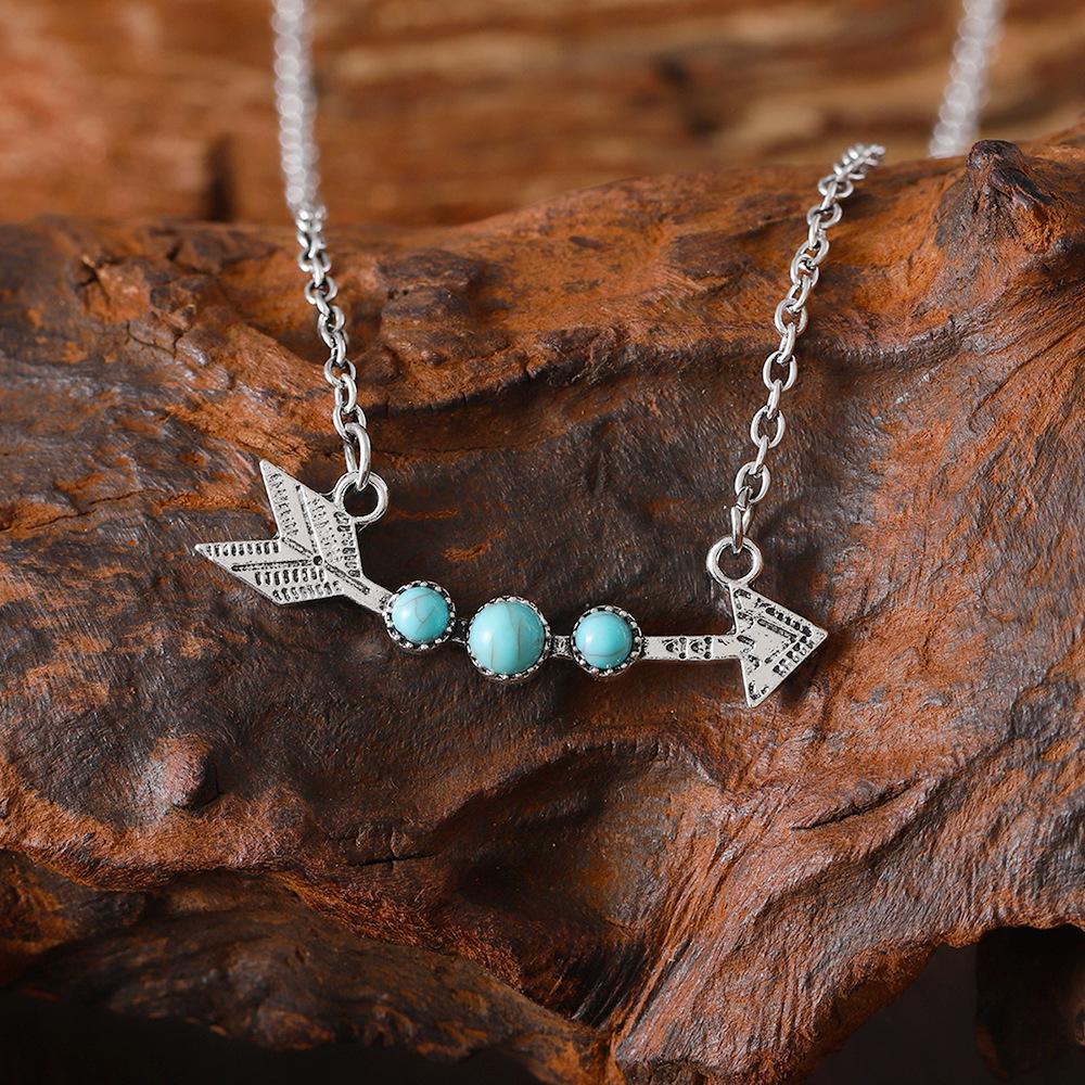 

Retro Western Style Turquoise Inlaid Arrow Pendant Necklace, Bohemian Belief Arrow Jewelry Accessory Women s Personalized Silver Plated Alloy Necklace