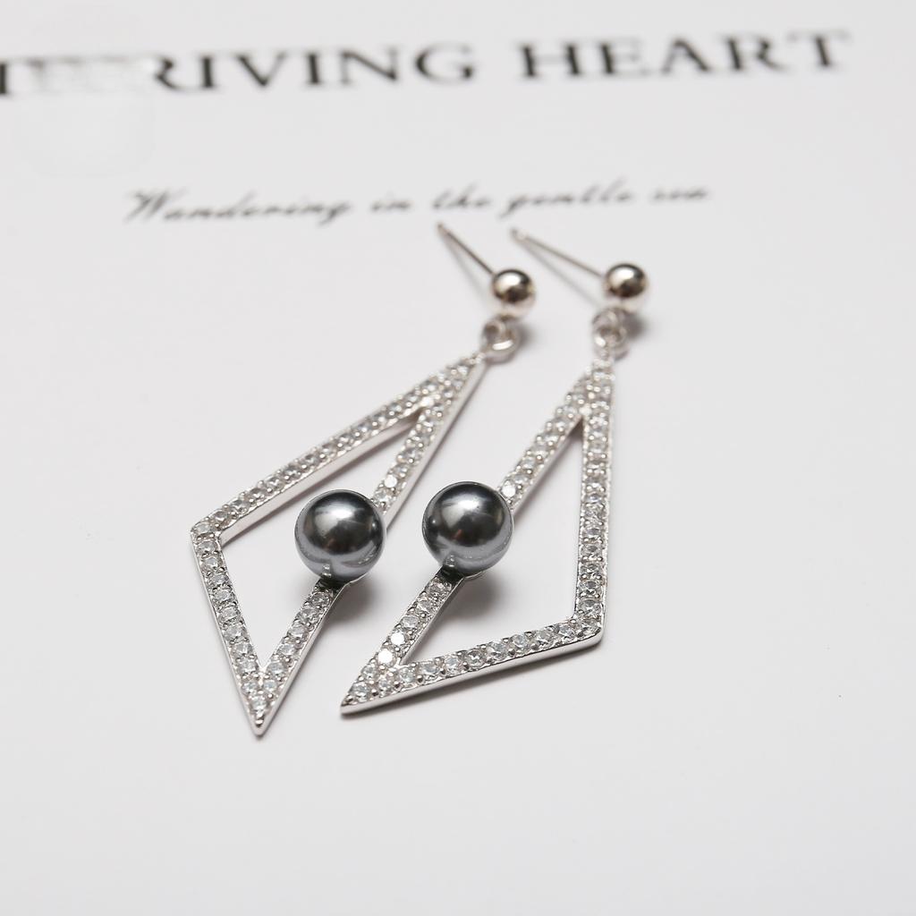 New Trendy Japanese and Korean Exaggerated Large Triangle Earrings and Earrings New Fashionable Earrings