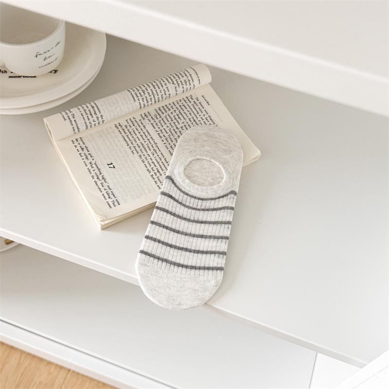 Women's Summer Thin Stripe Shallow Mouth Silicone Non Drop Heel Invisible Boat Socks
