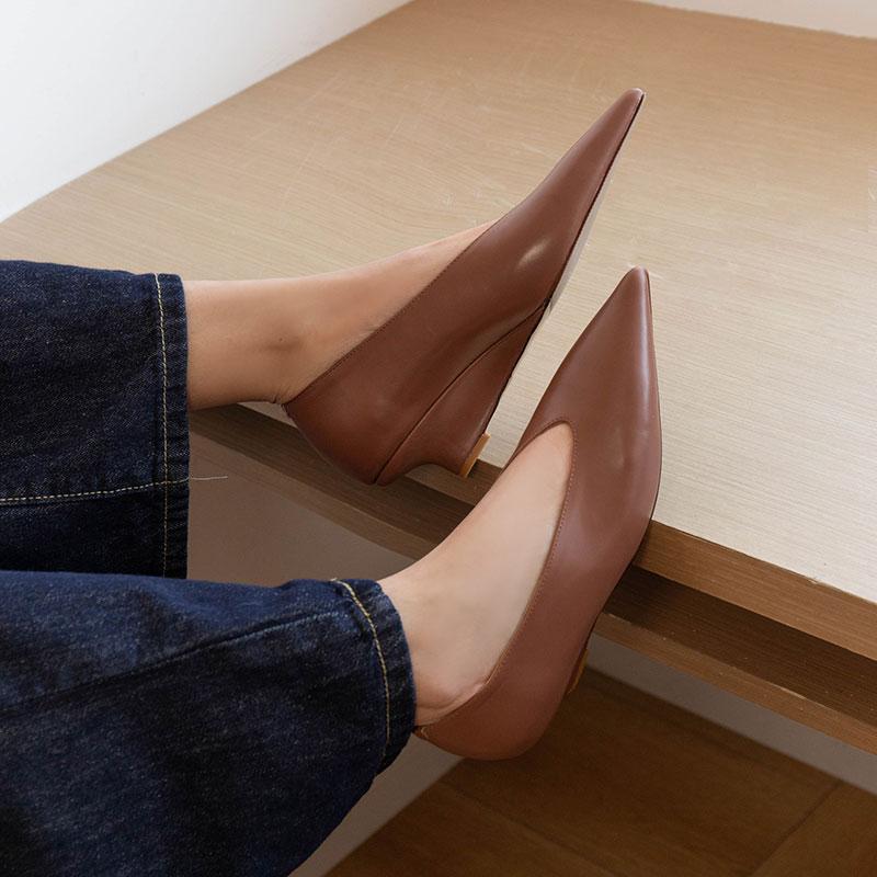

Fashion 2025 New Spring Women Pumps Genuine Leather Women Shoes Pointed Toe Med Heel Women Pumps Handmade Shoes Concise Ladies Shoes 34 коричневый